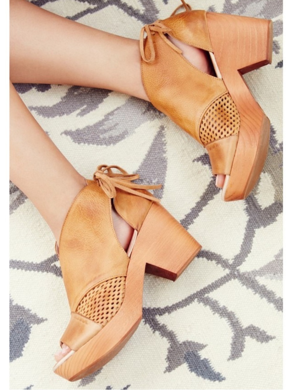 Free People Revolver Tan Leather Lace-Up Peep-Toe Platform Clogs